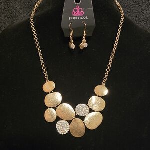 Paparazzi Radiant Gold Necklace Set